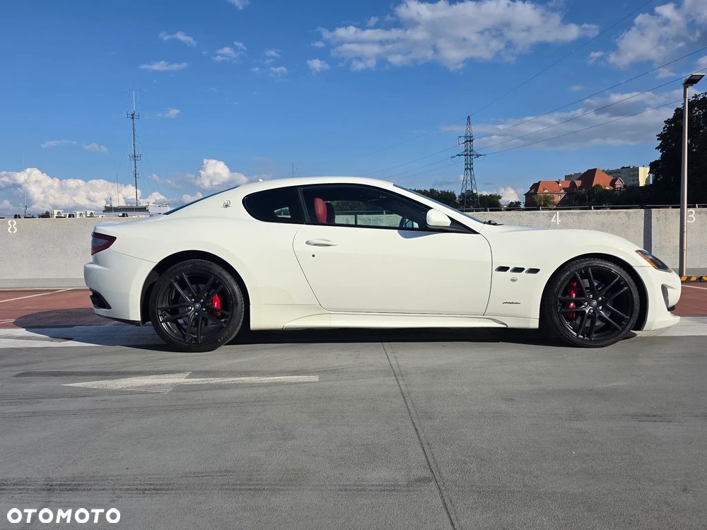 Maserati GranTurismo S Automat - 27