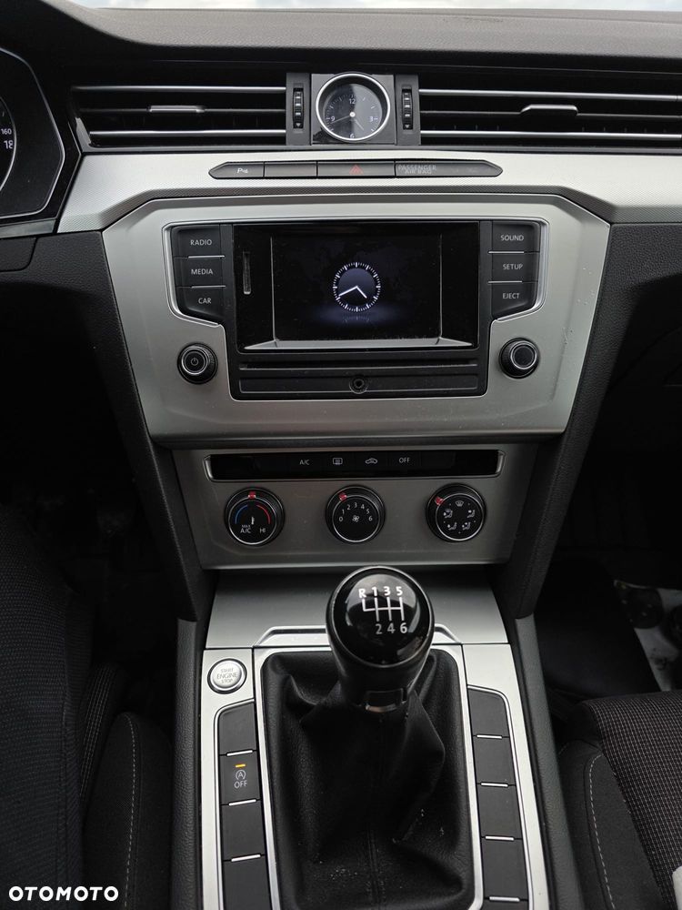 Volkswagen Passat 1.6 TDI BMT Comfortline - 14