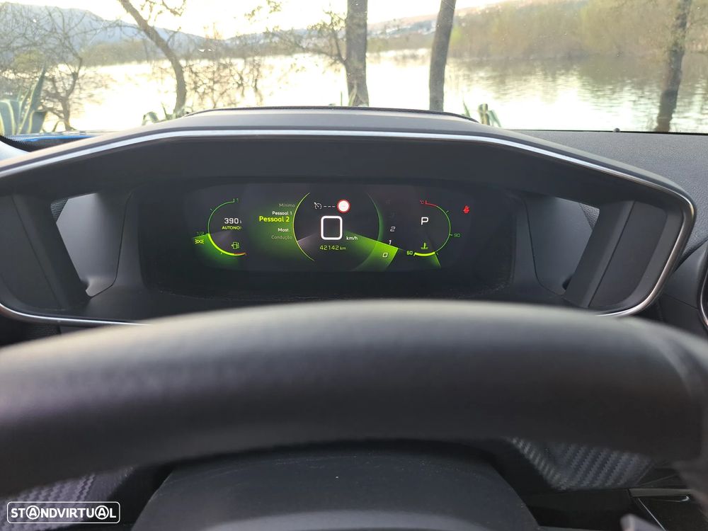 Peugeot 2008 1.5 BlueHDi Allure Pack EAT8 - 22