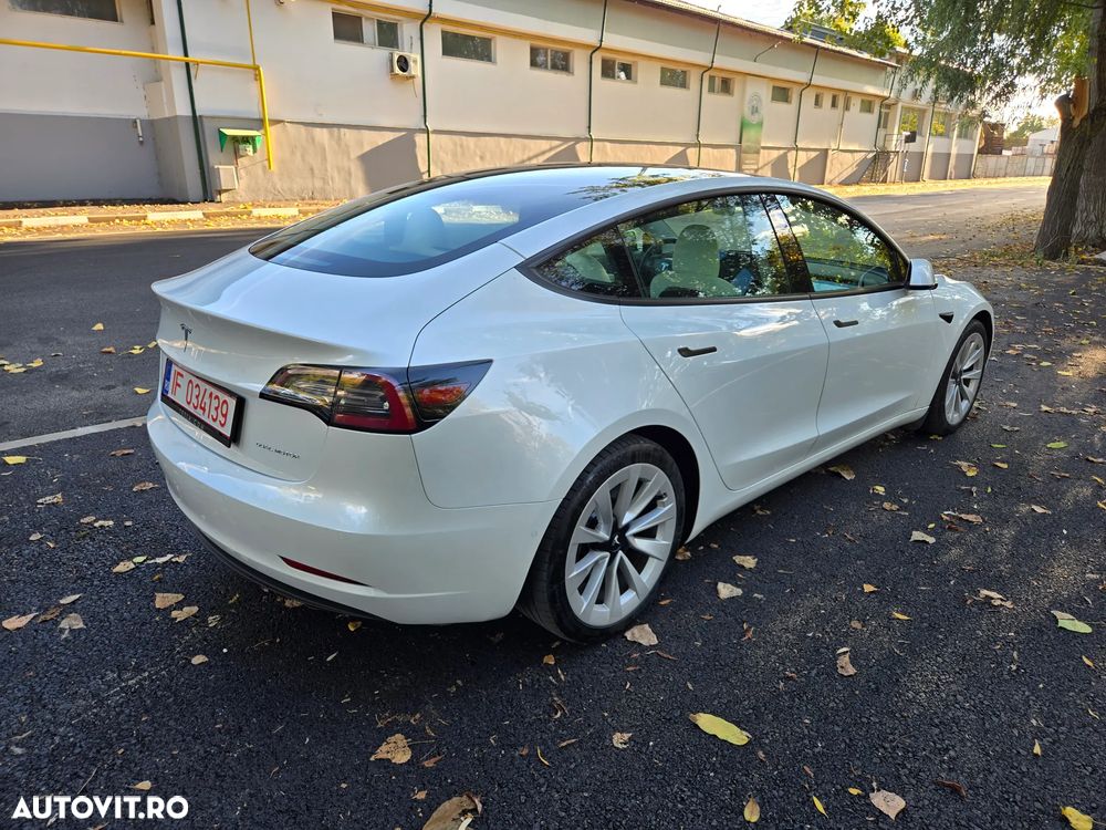 Tesla Model 3 Long Range - 4
