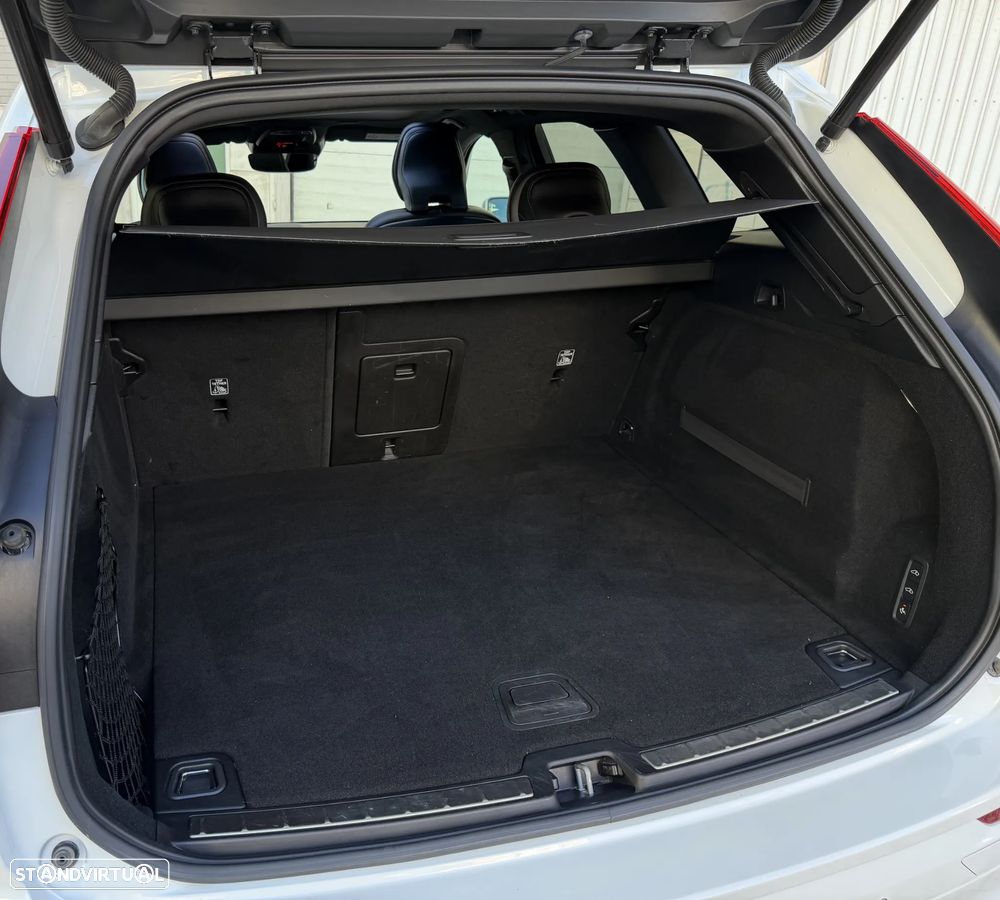 Volvo XC 60 2.0 T6 R-Design AWD - 32