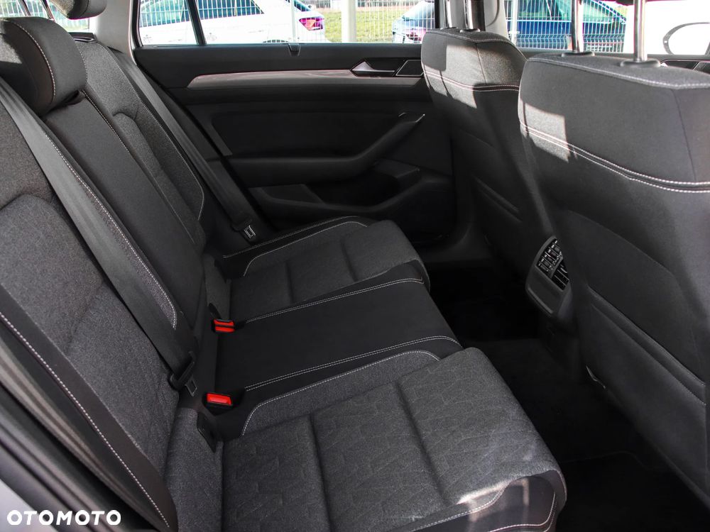 Volkswagen Passat 2.0 TDI Business DSG - 12