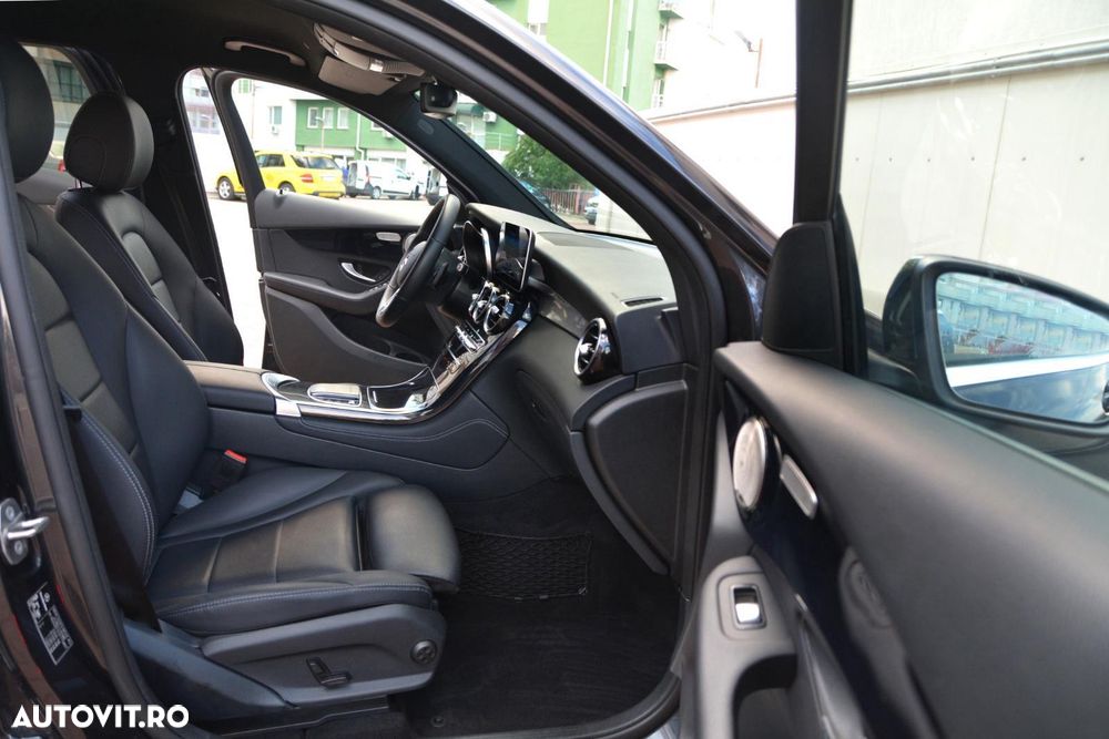 Mercedes-Benz GLC 300 e 4Matic 9G-TRONIC AMG Line - 17