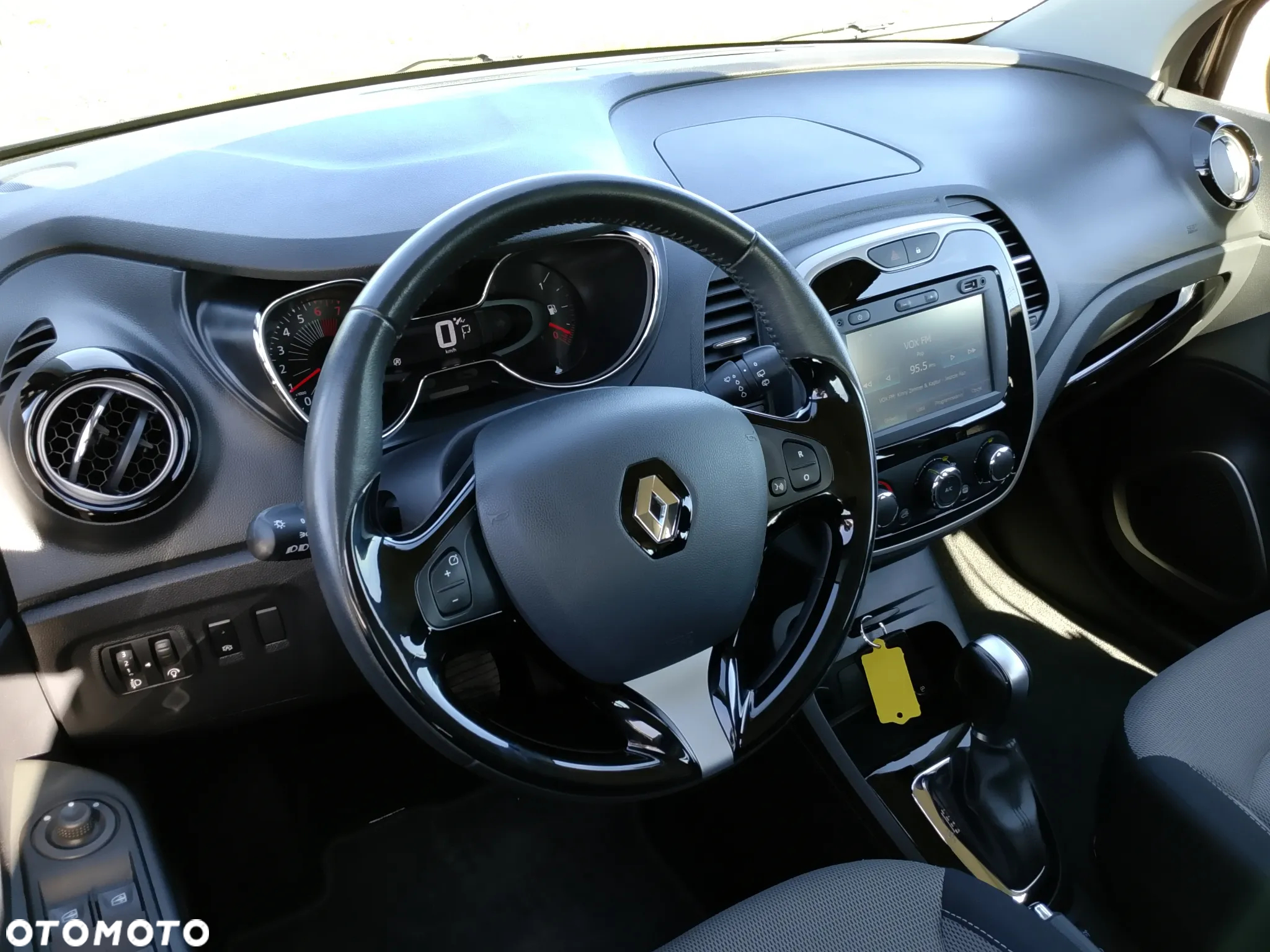 Renault Captur 1.2 Energy TCe Limited EDC - 16