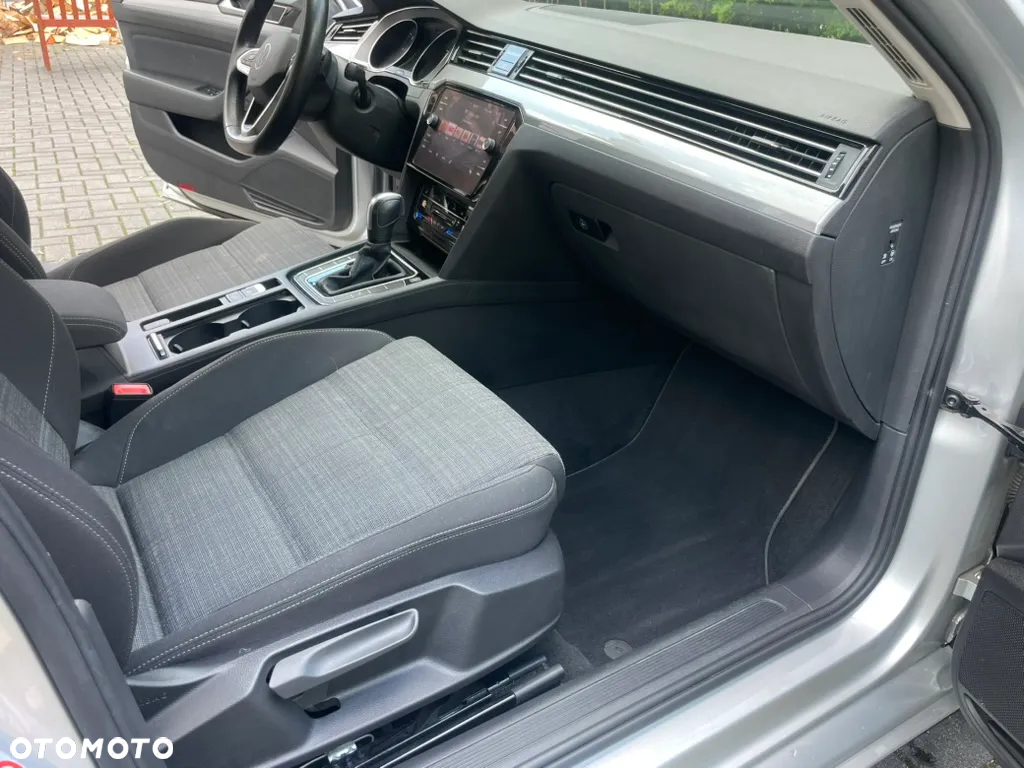 Volkswagen Passat Variant 2.0 TDI SCR DSG Business - 10