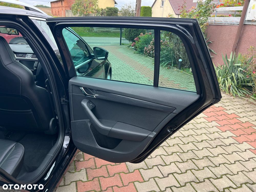 Skoda Octavia 2.0 TDI RS DSG - 25