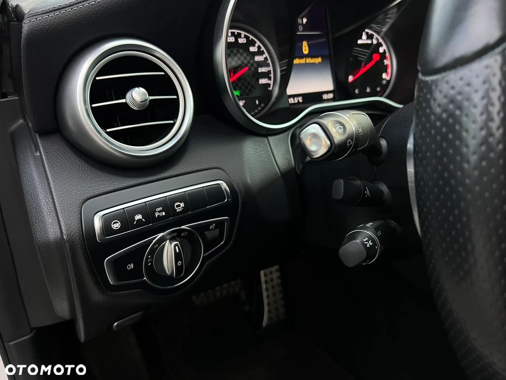 Mercedes-Benz Klasa C AMG 43 4Matic 9G-TRONIC - 22