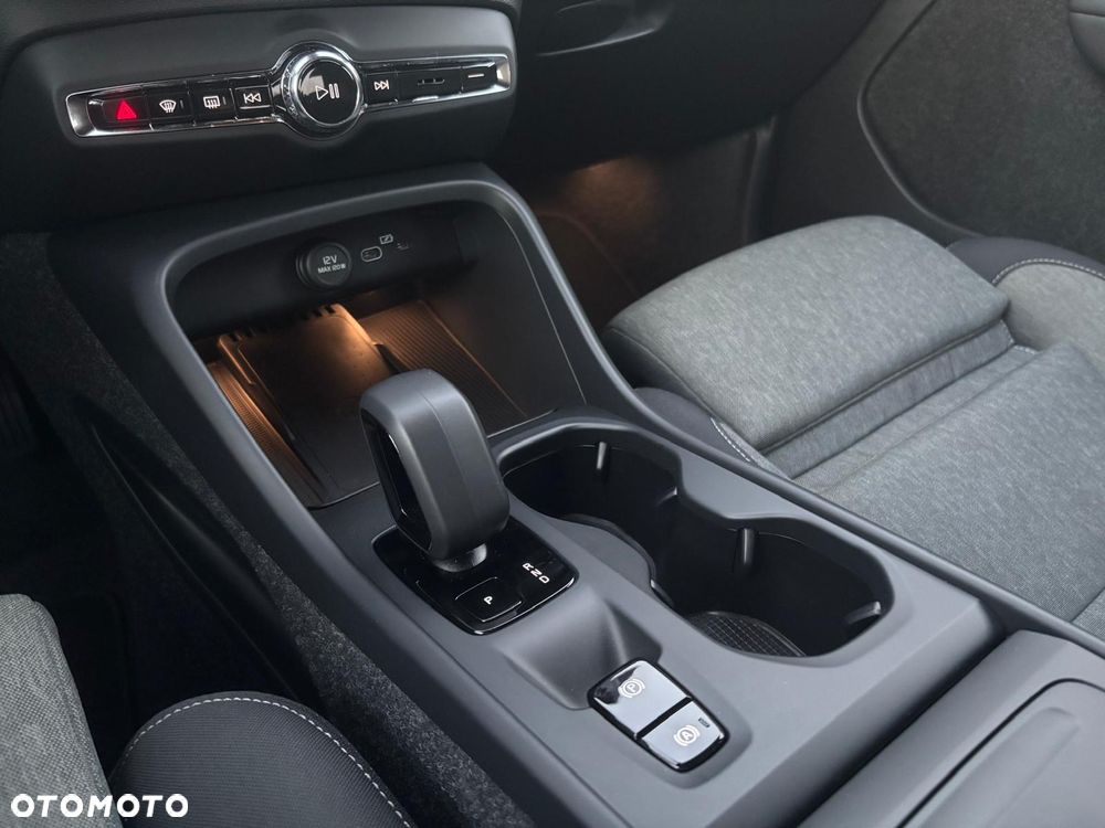 Volvo XC 40 B3 Core - 36