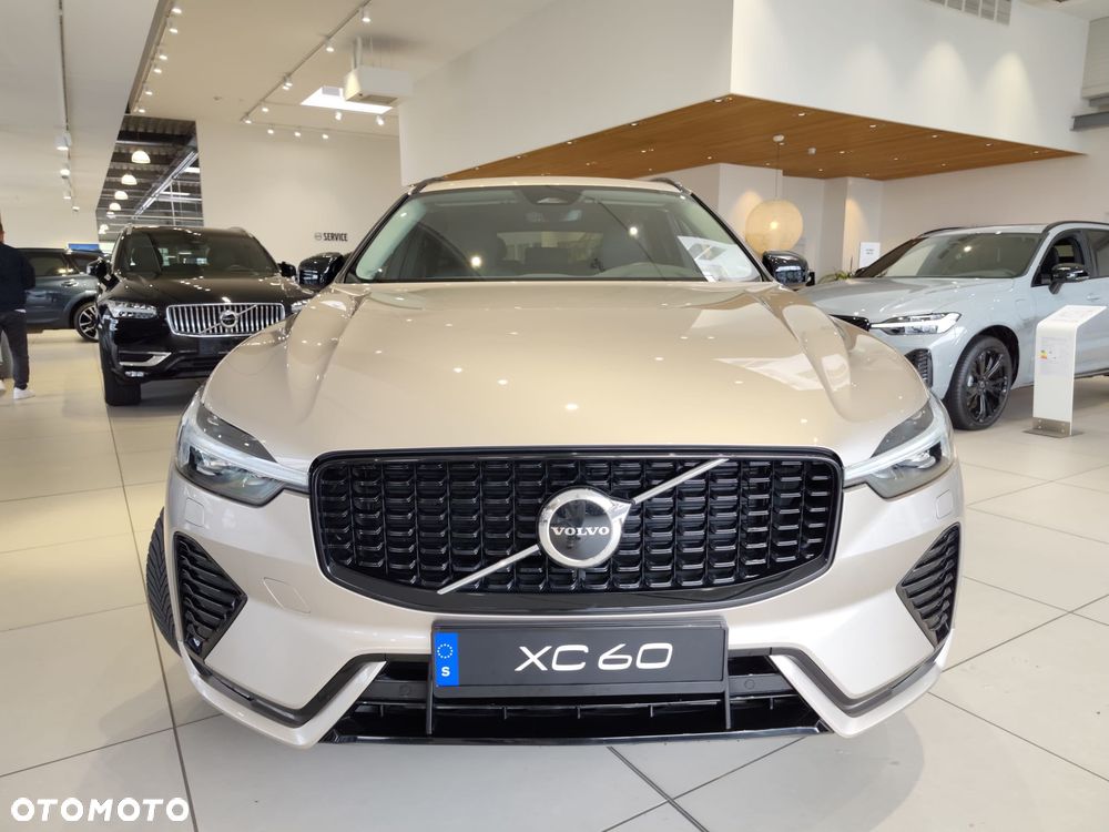 Volvo XC 60 B4 B Plus Dark - 9