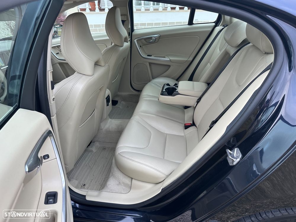 Volvo S60 2.0 D3 Summum - 26