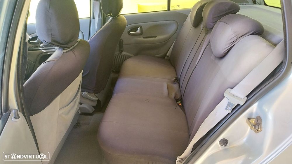Renault Clio 1.2 16V Privilège - 9