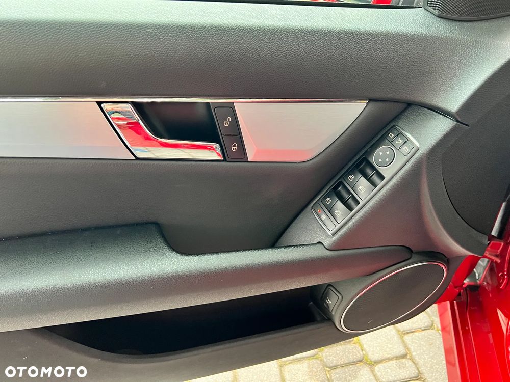 Mercedes-Benz Klasa C 250 CGI BlueEff Avantgarde - 14