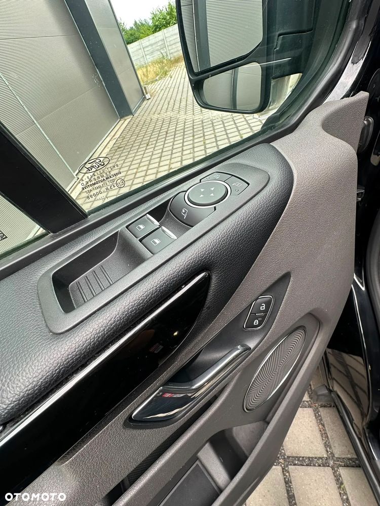 Ford Tourneo Custom - 21