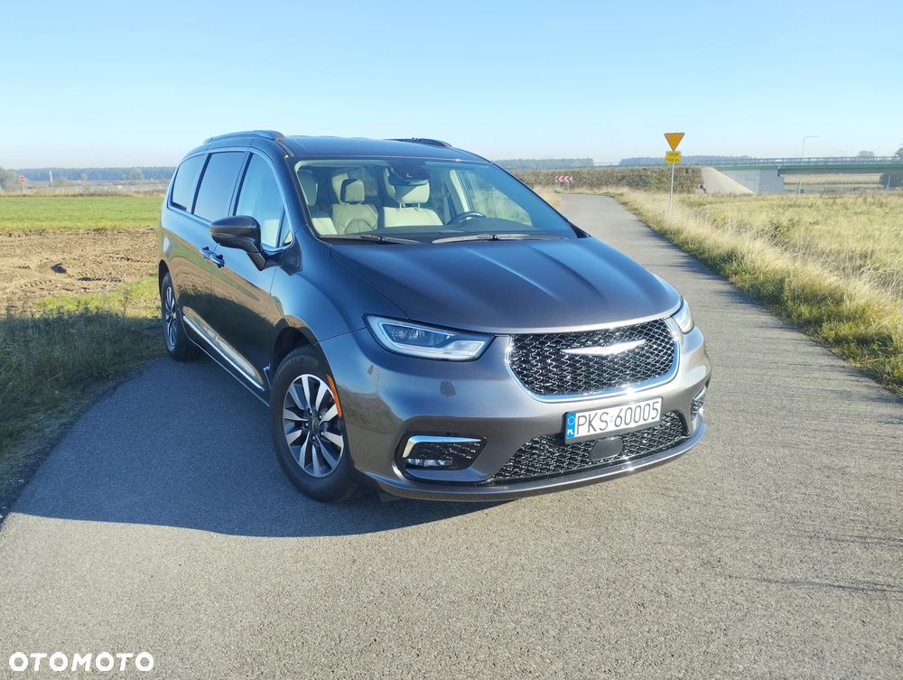 Chrysler Pacifica - 1