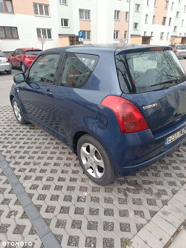 Suzuki Swift - 4
