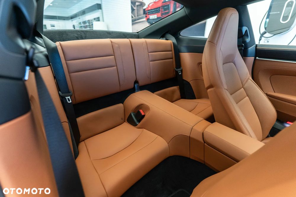 Porsche 911 Carrera - 14