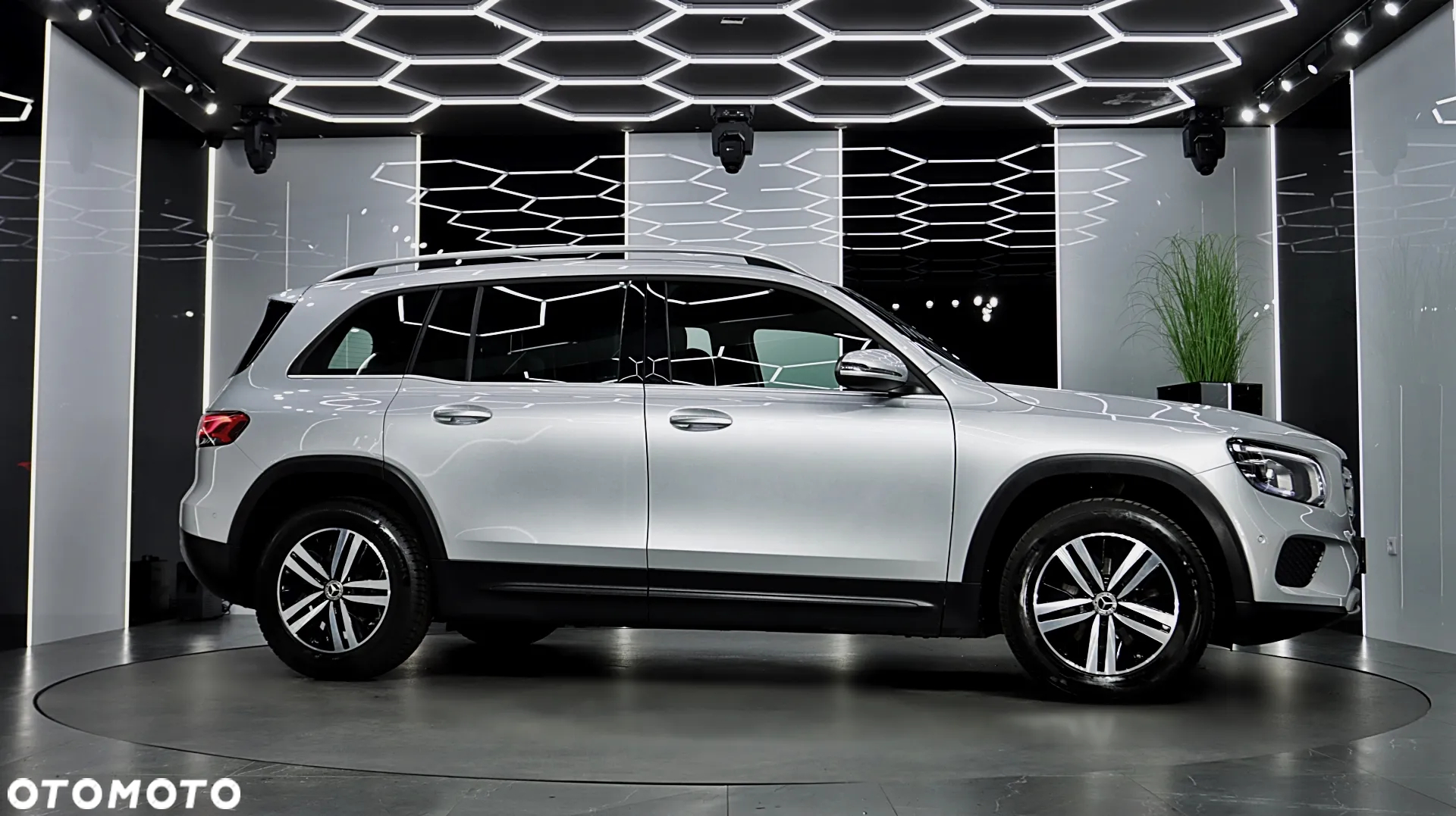 Mercedes-Benz GLB 200 7G-DCT - 12