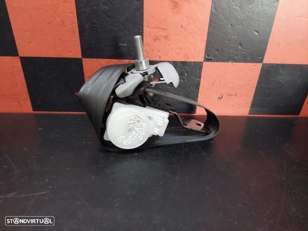 Cinto Frente Direito Fuso (Mitsubishi) Canter - 1