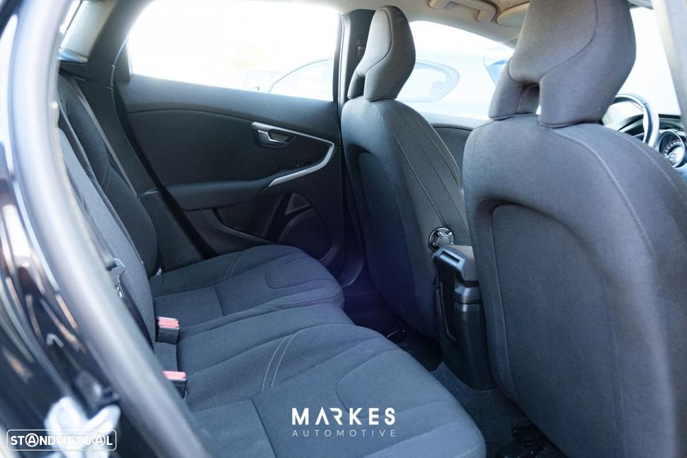 Volvo V40 1.6 D2 Momentum - 24