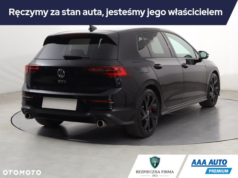 Volkswagen Golf - 6