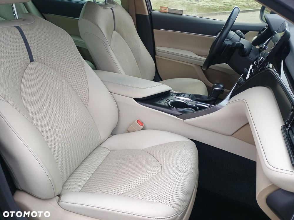 Toyota Camry 2.5 Hybrid Executive CVT - 12