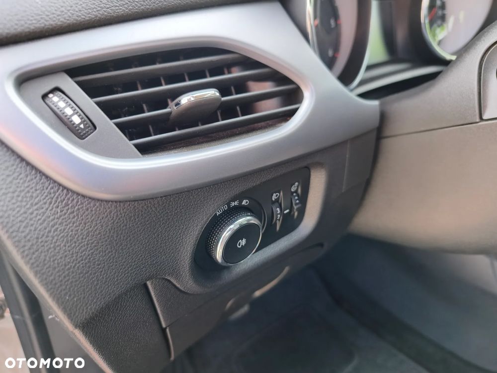 Opel Astra 1.6 CDTI Elite - 22