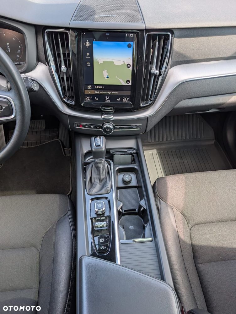 Volvo XC 60 D4 Momentum Pro - 25