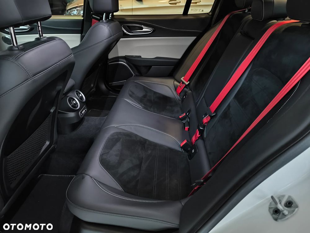 Alfa Romeo Giulia 2.9 Bi Turbo V6 Quadrifoglio - 17