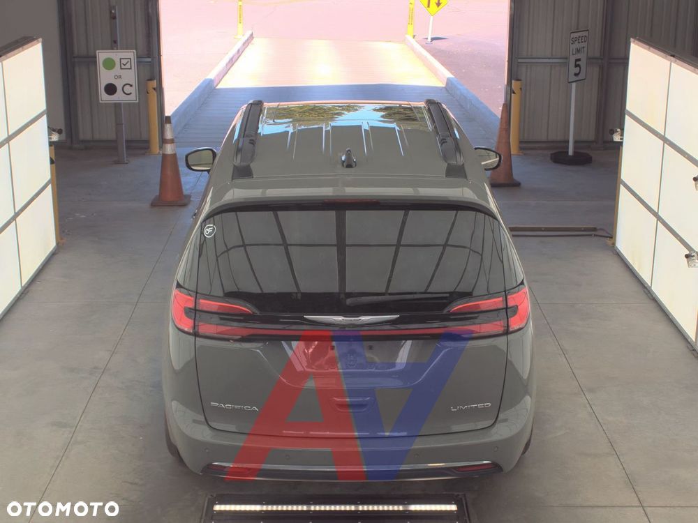 Chrysler Pacifica - 5