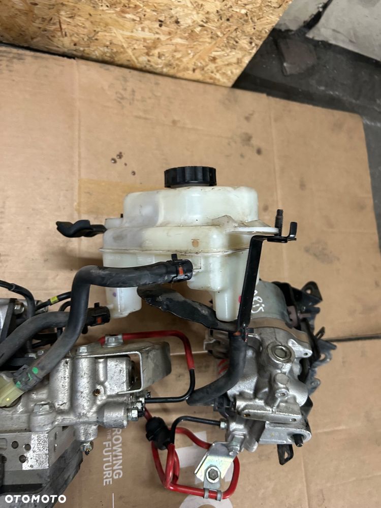 Toyota Yaris III lift hybryda pompa hamulcowa 47210-52480 - 2