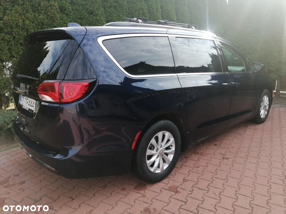 Chrysler Pacifica - 5