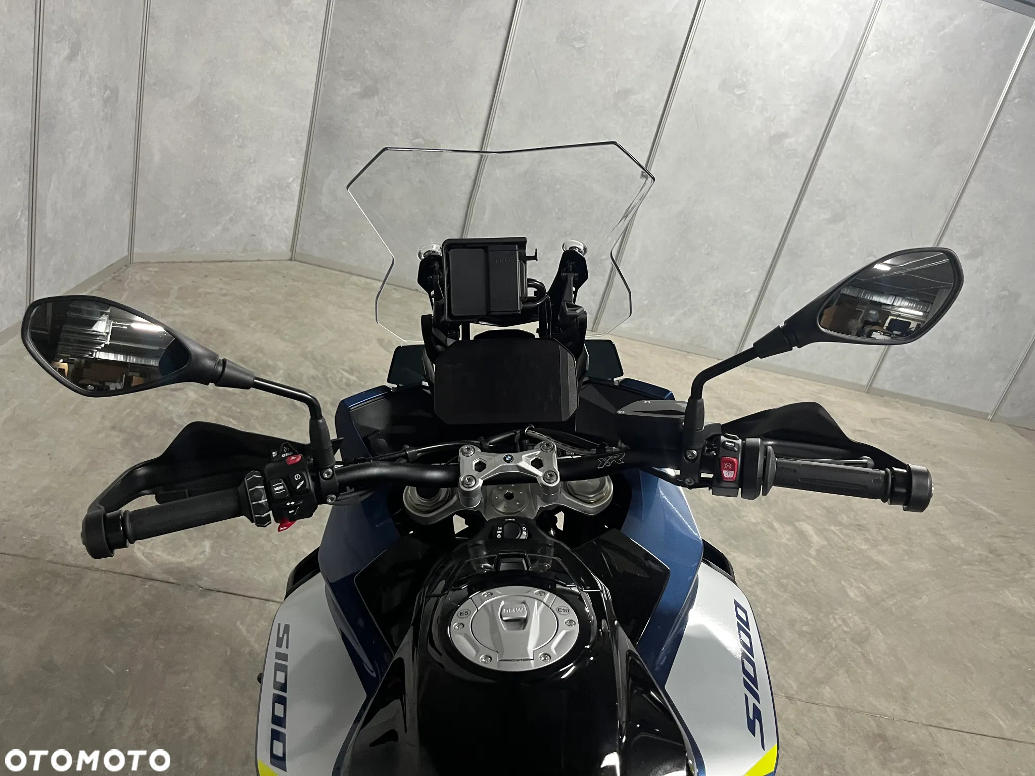 BMW XR - 9