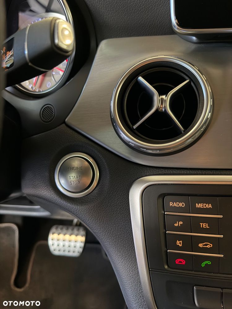 Mercedes-Benz GLA 200 7G-DCT AMG Line - 15