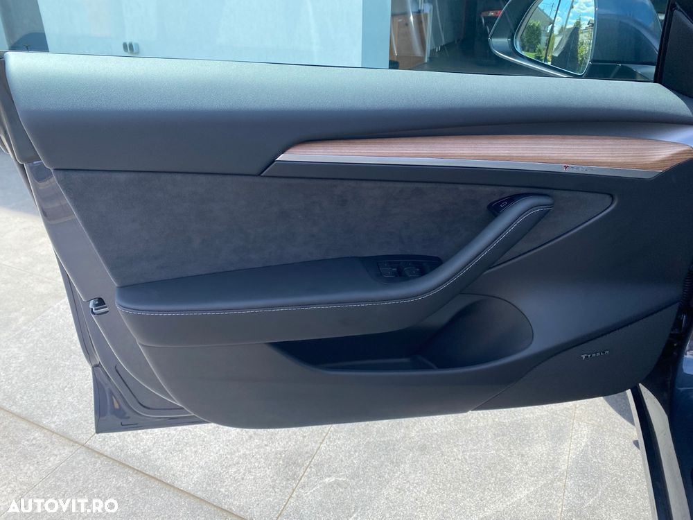 Tesla Model 3 - 16