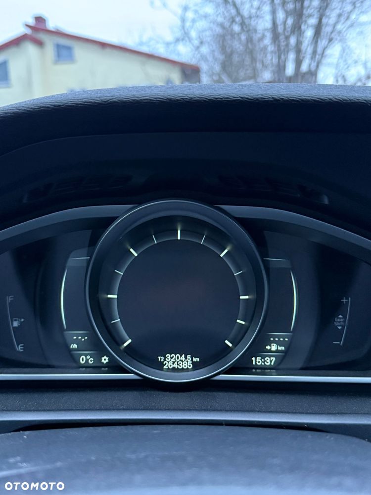 Volvo V40 D2 R Design - 6