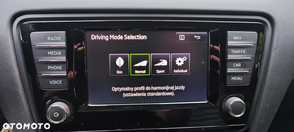 Skoda Octavia 2.0 TDI RS Challenge DSG - 27