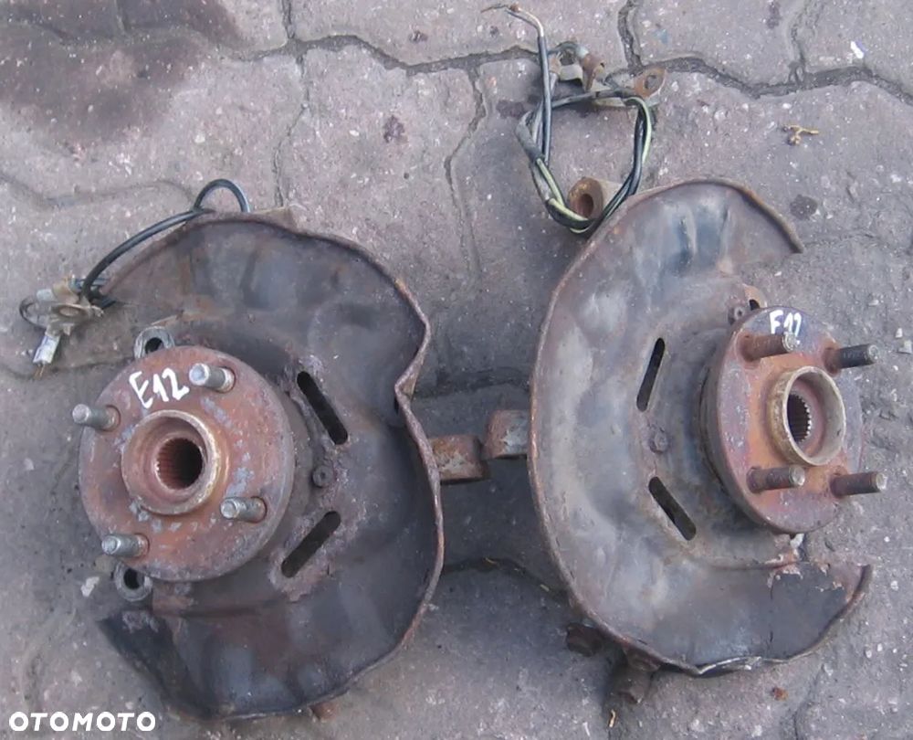 zwrotnica piasta lewa prawa COROLLA E12 2.0 D4D - 1