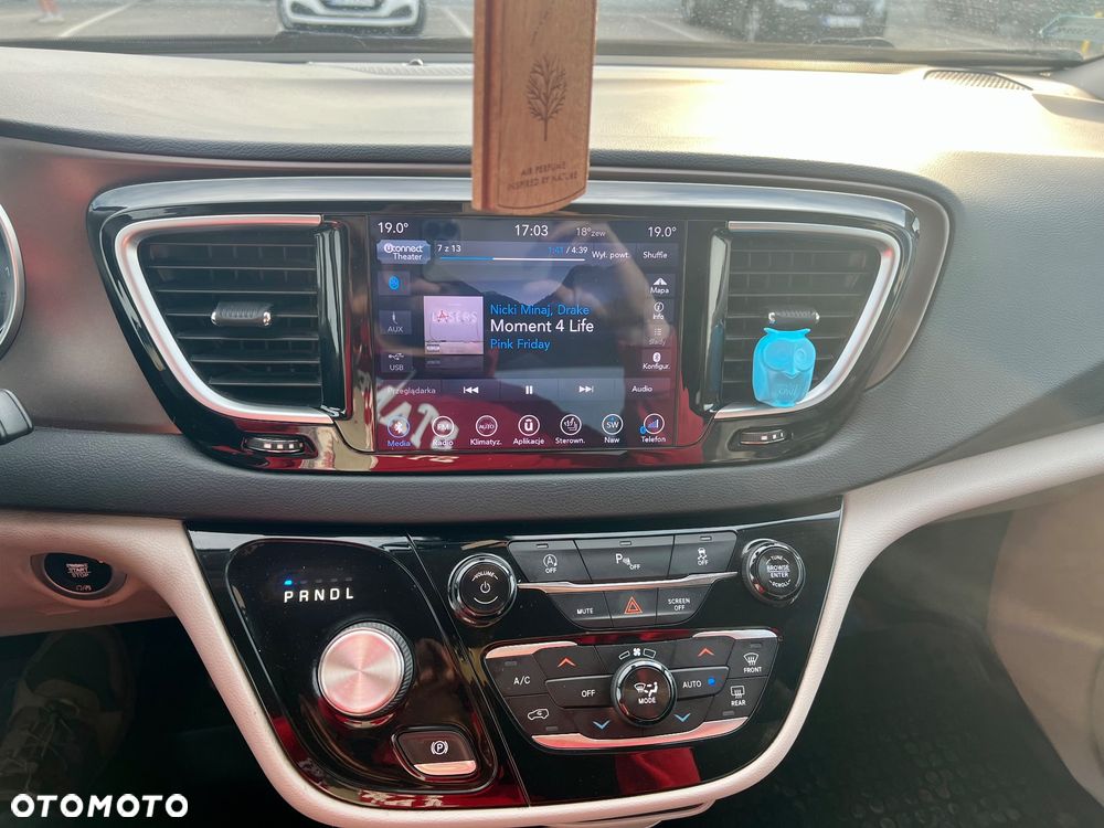 Chrysler Pacifica - 29