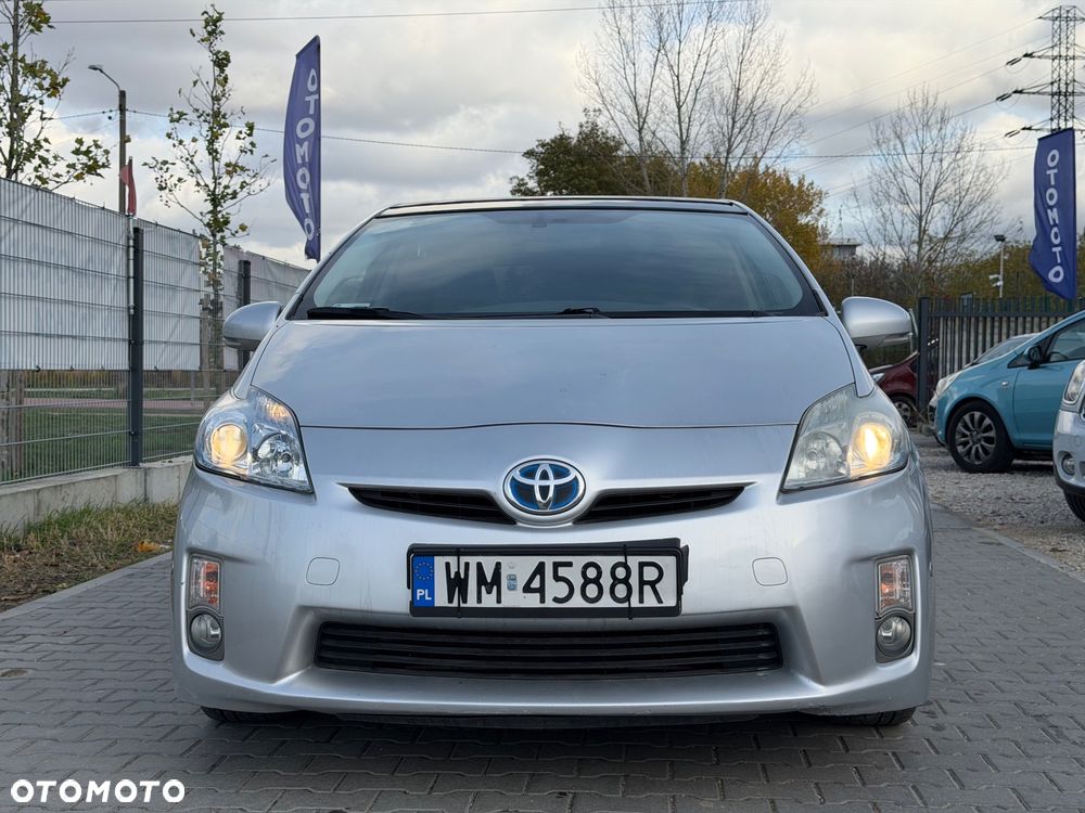 Toyota Prius (Hybrid) Executive - 12