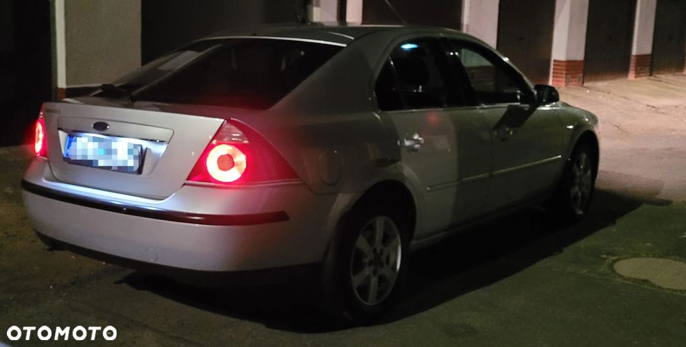 Ford Mondeo 1.8 Silver X - 32