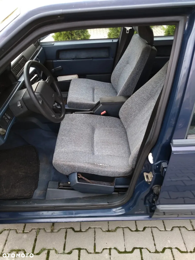 Volvo Seria 700 - 14