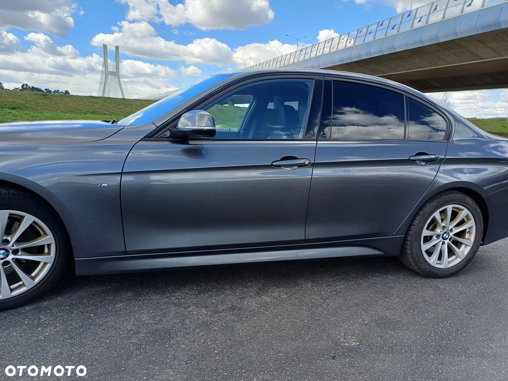 BMW Seria 3 320d M Sport - 12