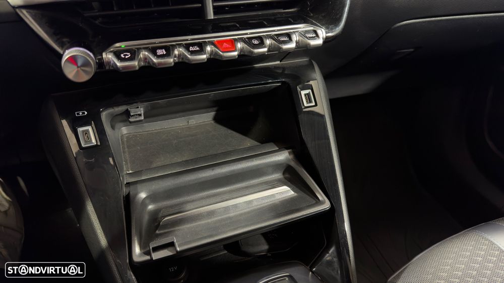 Peugeot 2008 1.2 PureTech Allure EAT8 - 31