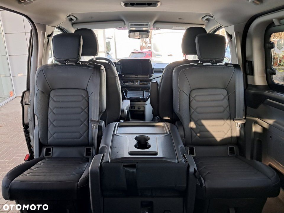 Ford Tourneo Custom - 11
