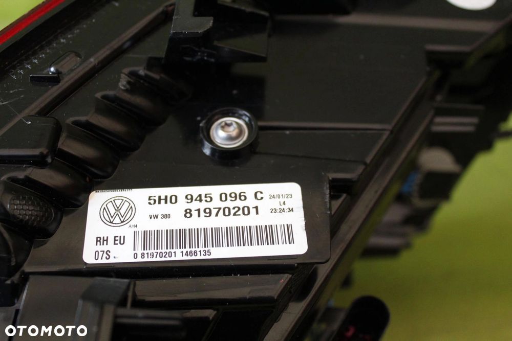Lampa tył Prawy VW GOLF VIII 5H0.954.096 C - 3