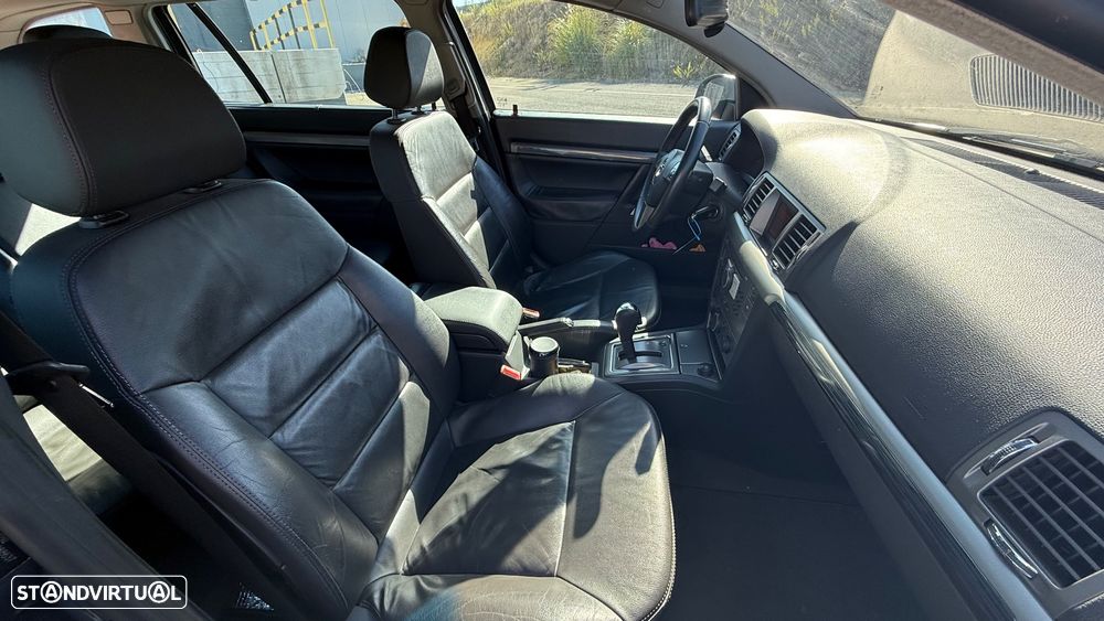 Opel Vectra Caravan 1.9 CDTi Cosmo Aut - 4