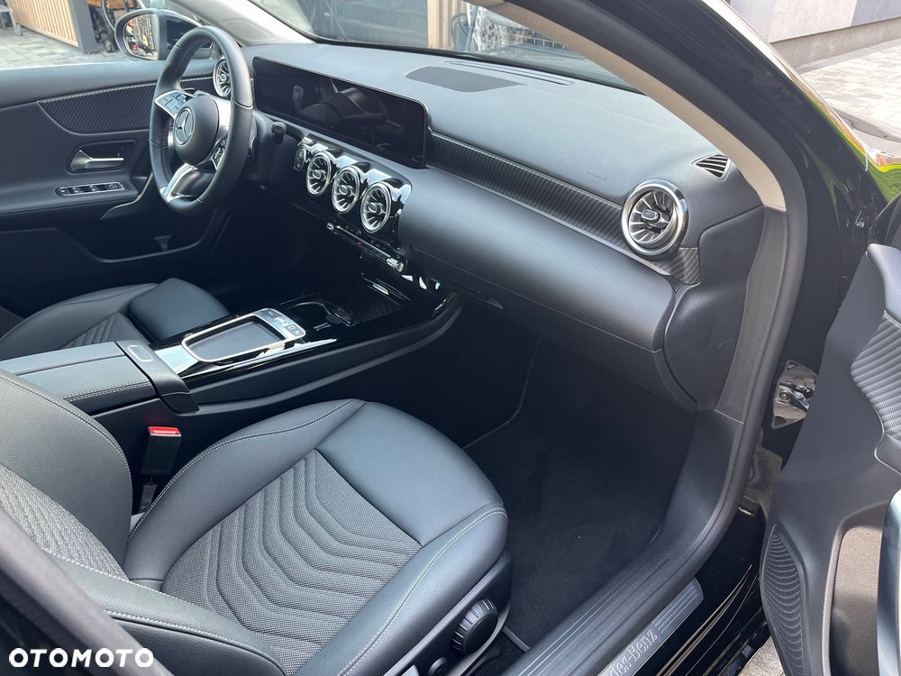 Mercedes-Benz Klasa A 180 7G-DCT - 15
