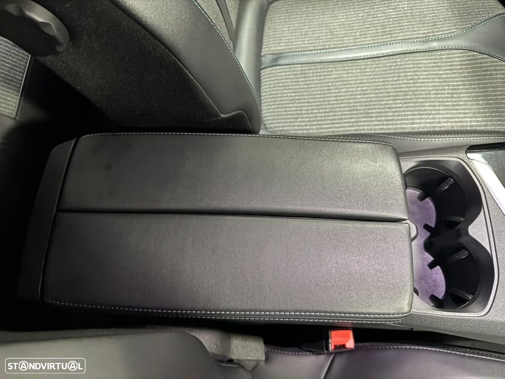 Peugeot 3008 1.6 Hybrid GT Pack e-EAT8 - 38