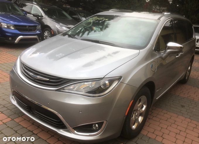 Chrysler Pacifica - 2