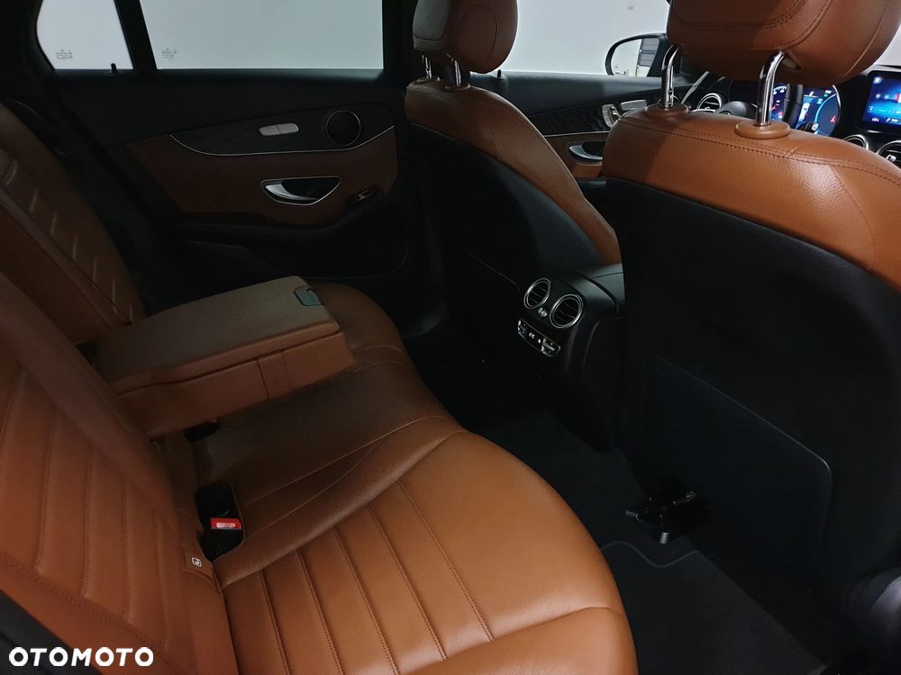 Mercedes-Benz GLC 300 d 4Matic 9G-TRONIC AMG Line Plus - 30